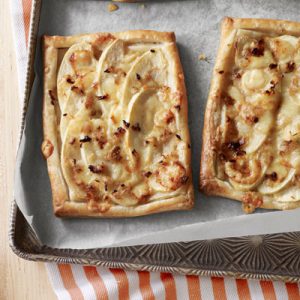 54eb50d8da22b_-_clv-gruyere-apple-tarts-recipe-clv0911-lgn